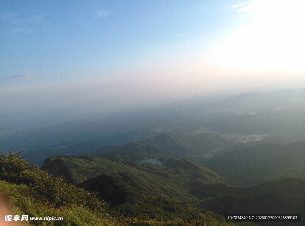衡山山顶远眺壮阔山海景色