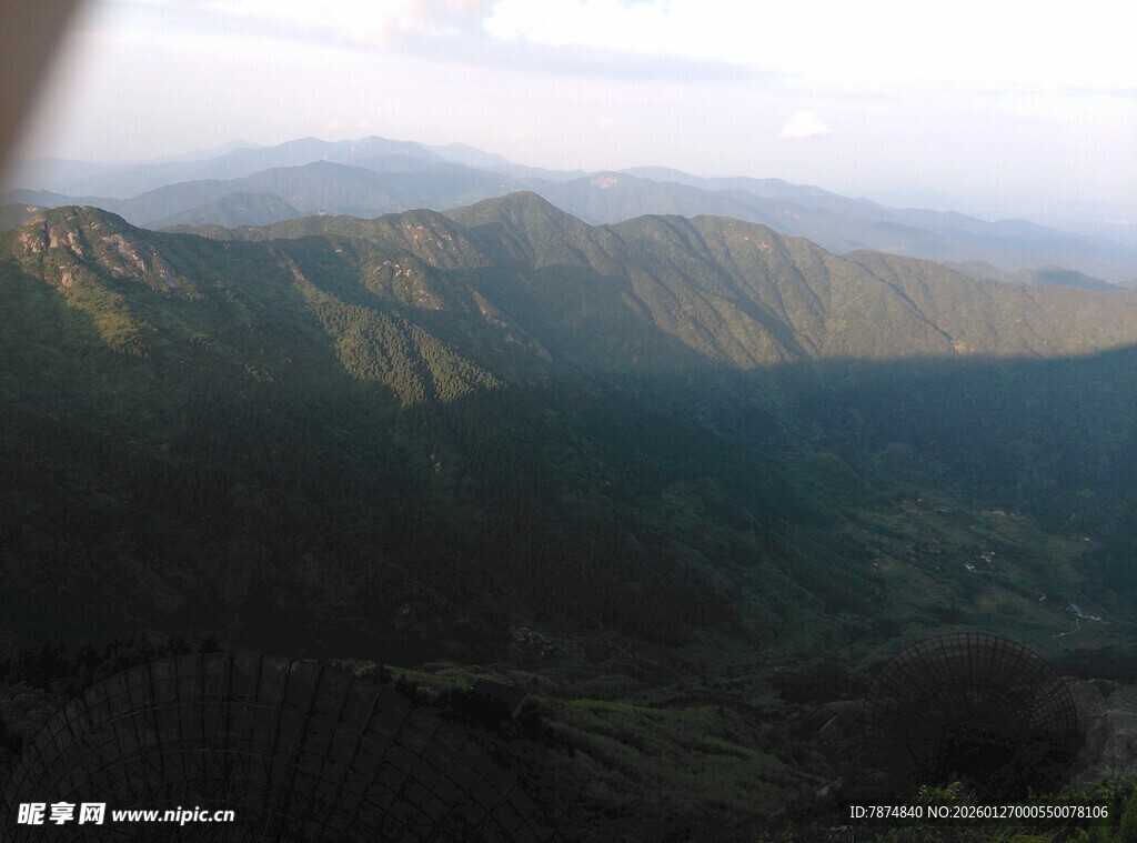 衡山山峦叠翠的壮阔自然景观
