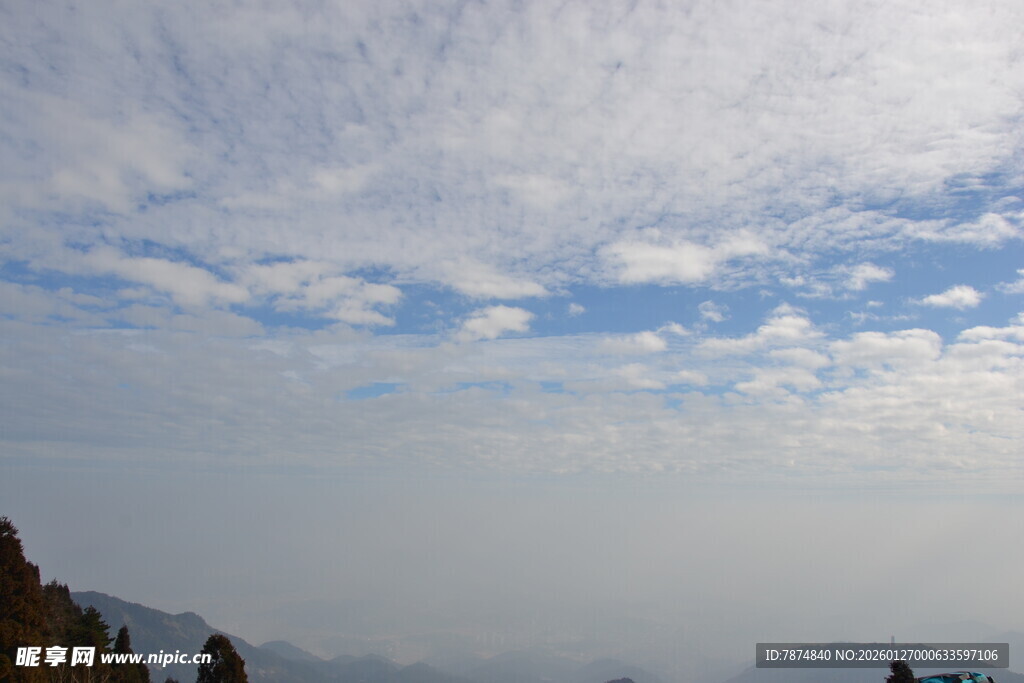 衡山山间云海蓝天美景