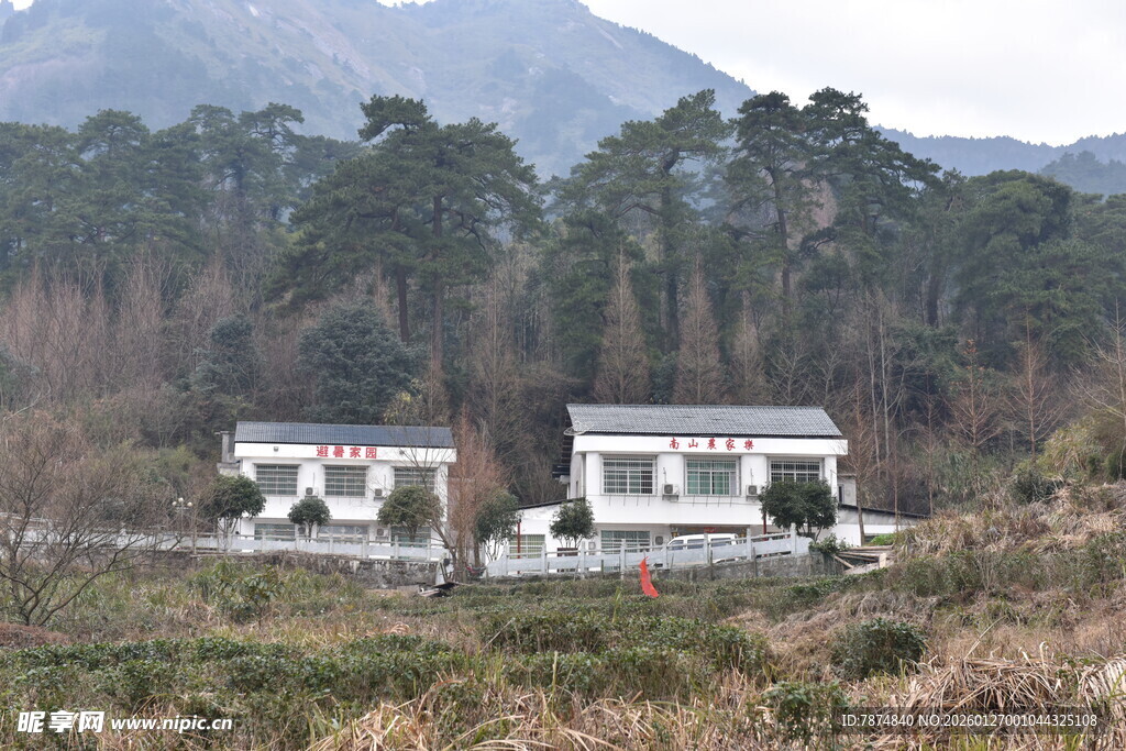 衡山山间村落的宁静民居