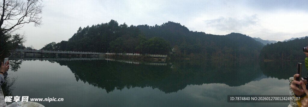 衡山山水倒影的静谧湖景