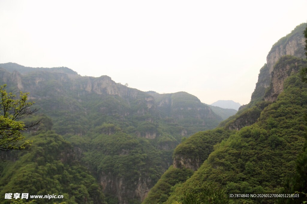 壮丽山峦景色