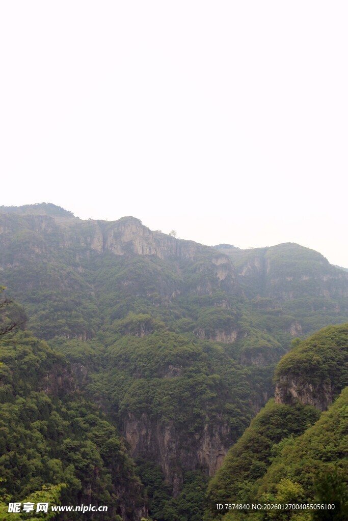 青山翠谷间的秀丽景致