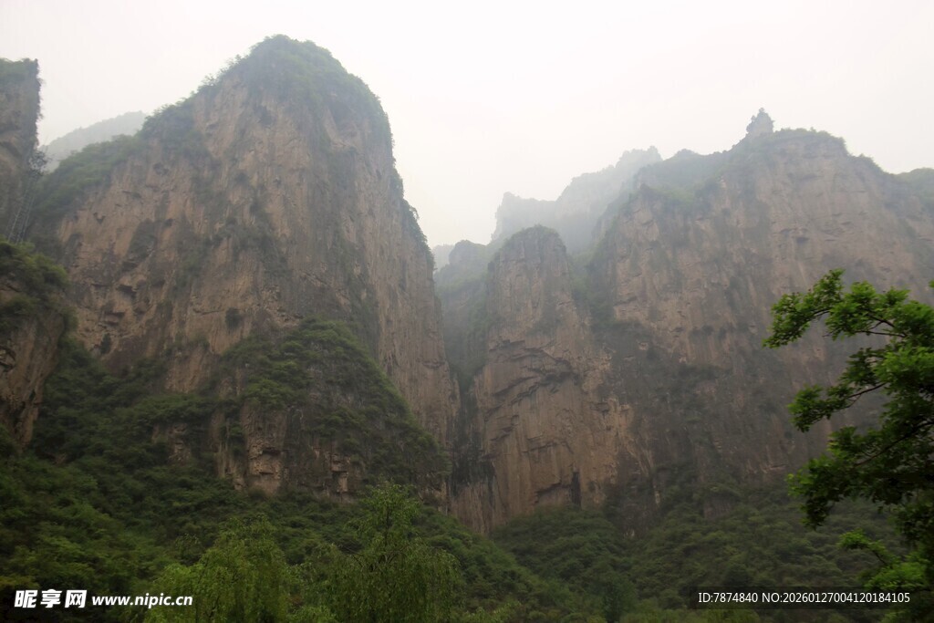 壮丽山峦景色