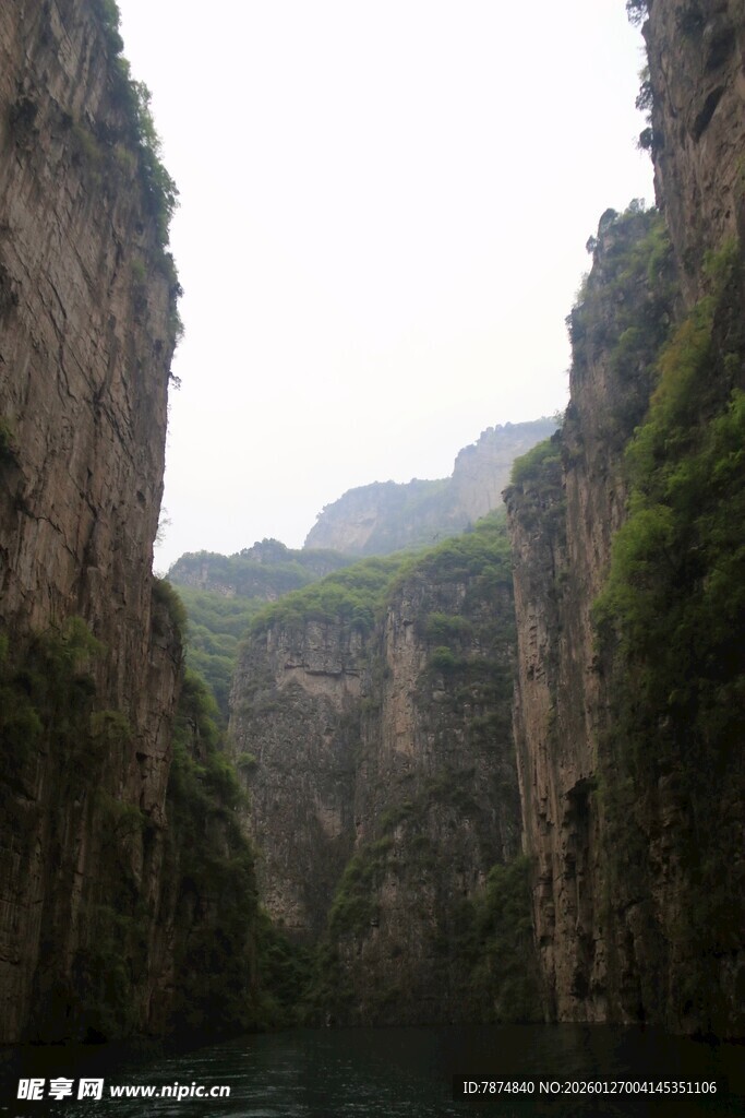 峡谷山水美景