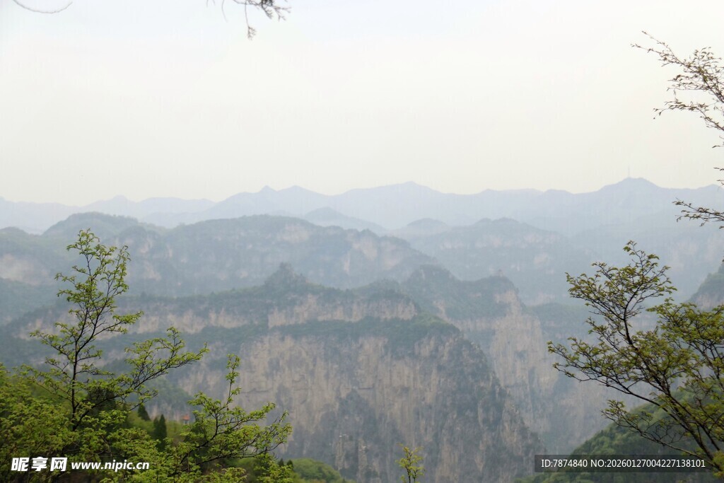 壮丽山峦景色