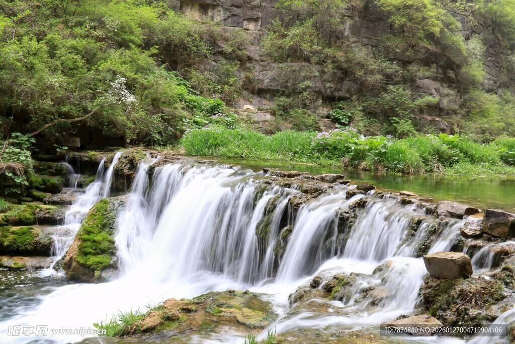 山间瀑布溪流自然美景