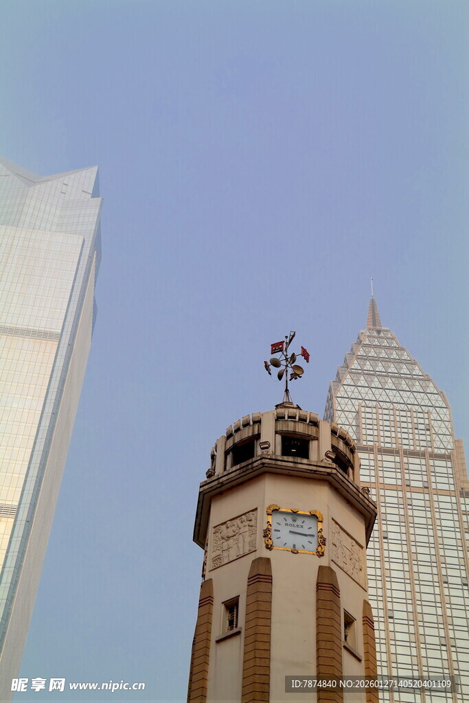 城市中独特的钟楼建筑