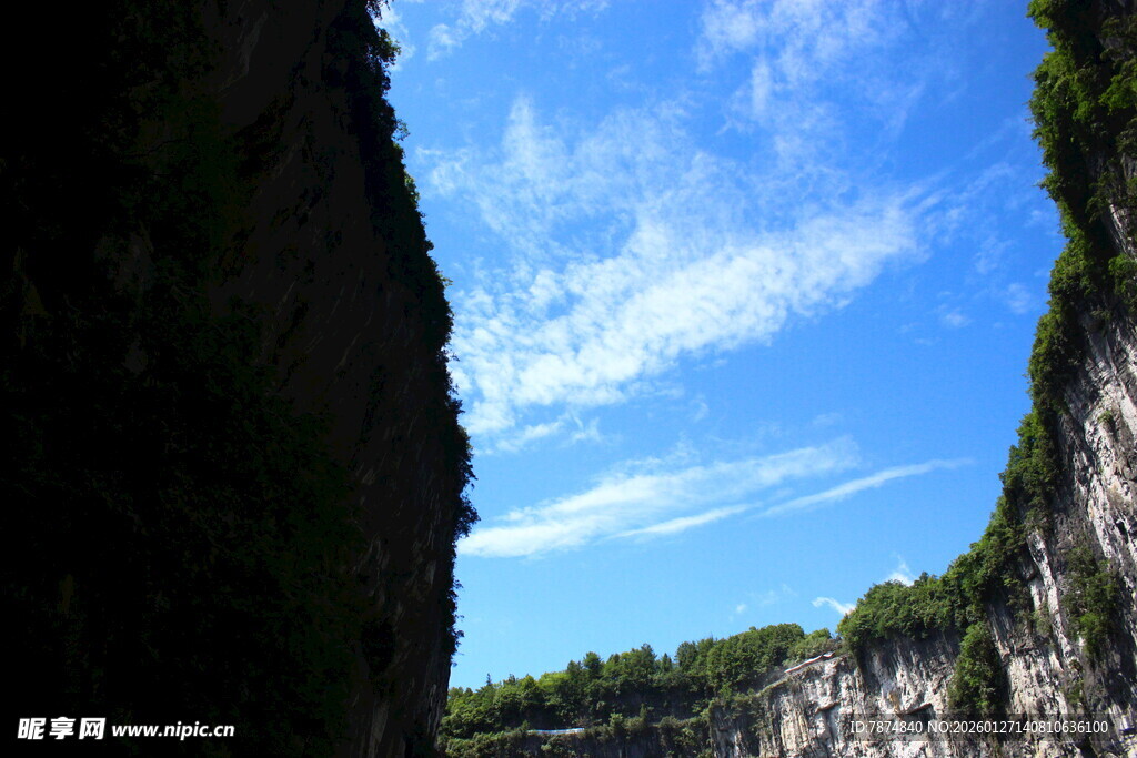 峡谷蓝天美景