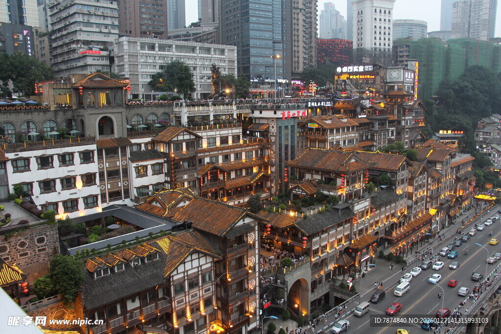 重庆城市街头繁华景象