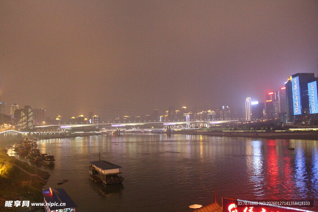 城市江畔璀璨夜景