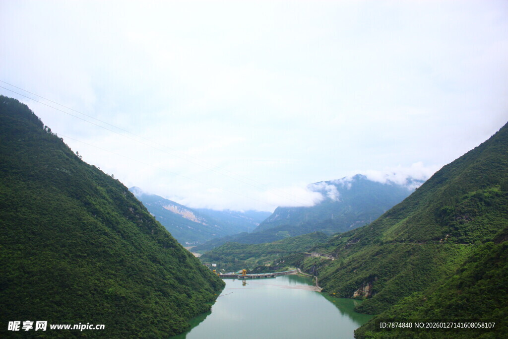 山间河谷美景