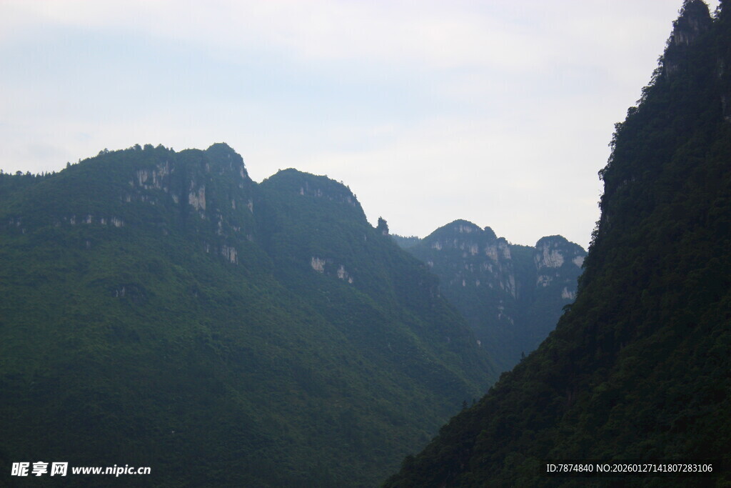 秀丽山峦景色