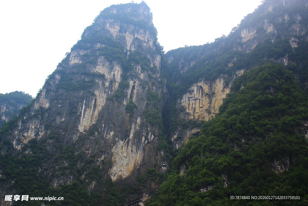 巍峨壮丽的高山景观
