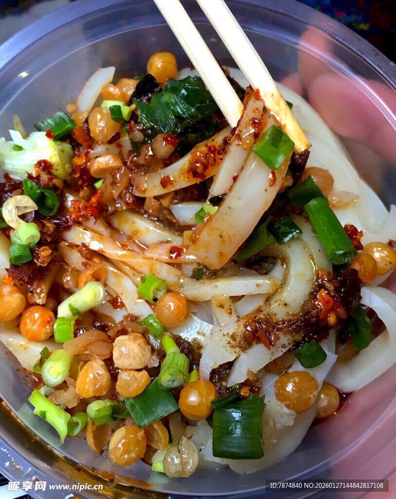 美味凉拌菜 食材丰富诱人