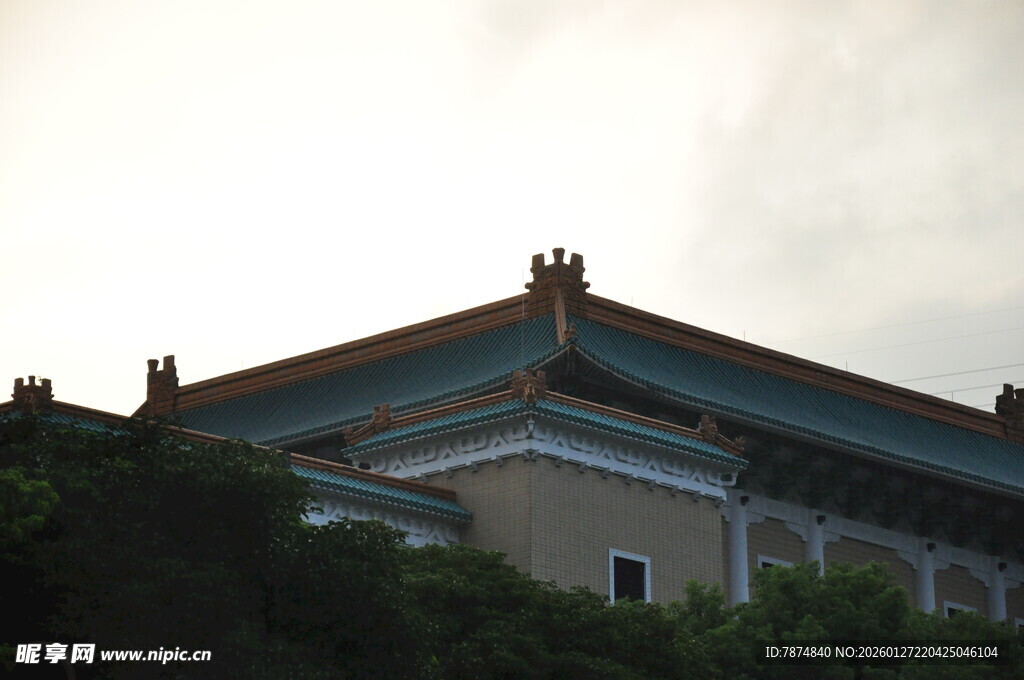 中式古建筑屋顶一角