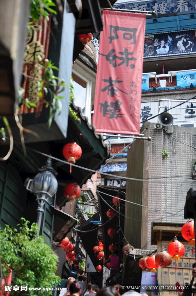 热闹街头的中式风情景观