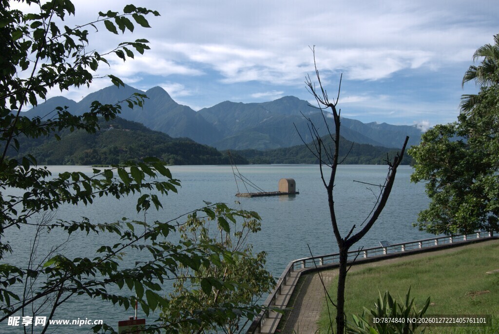 湖畔山水风光美景