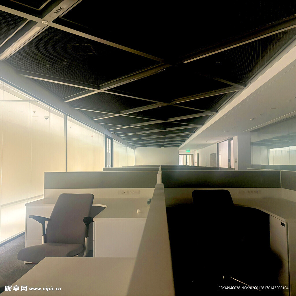 现代开放式办公空间场景