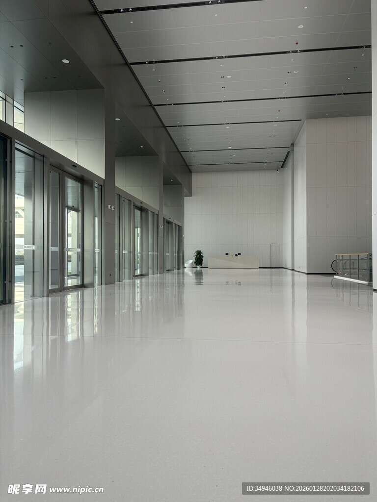 空旷现代的室内大空间