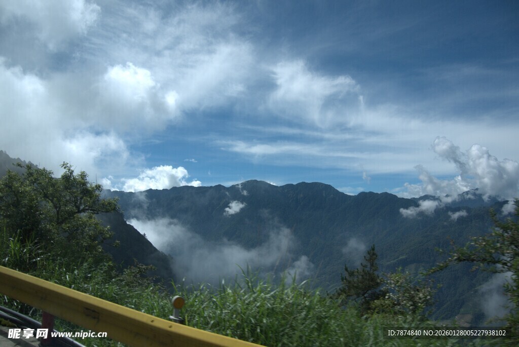 山间云海美景