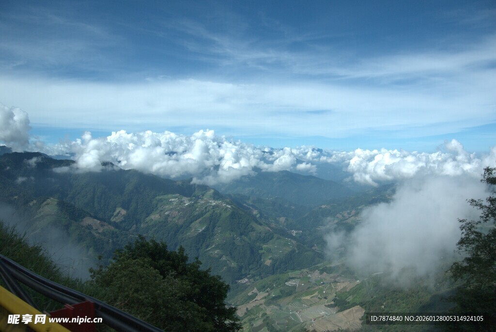高山云海壮丽景观