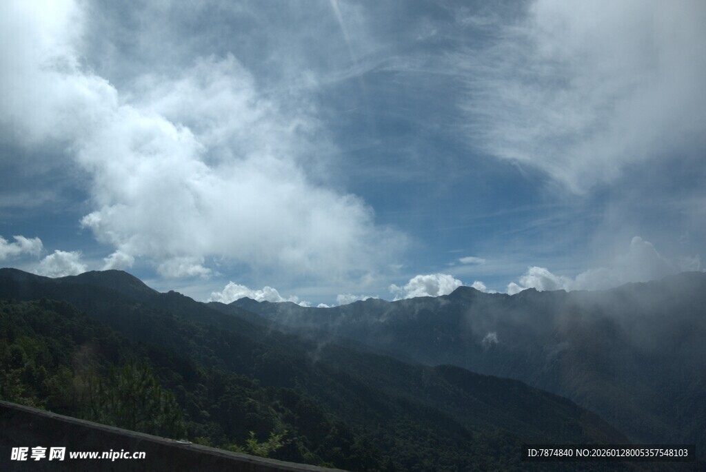 山间云海美景
