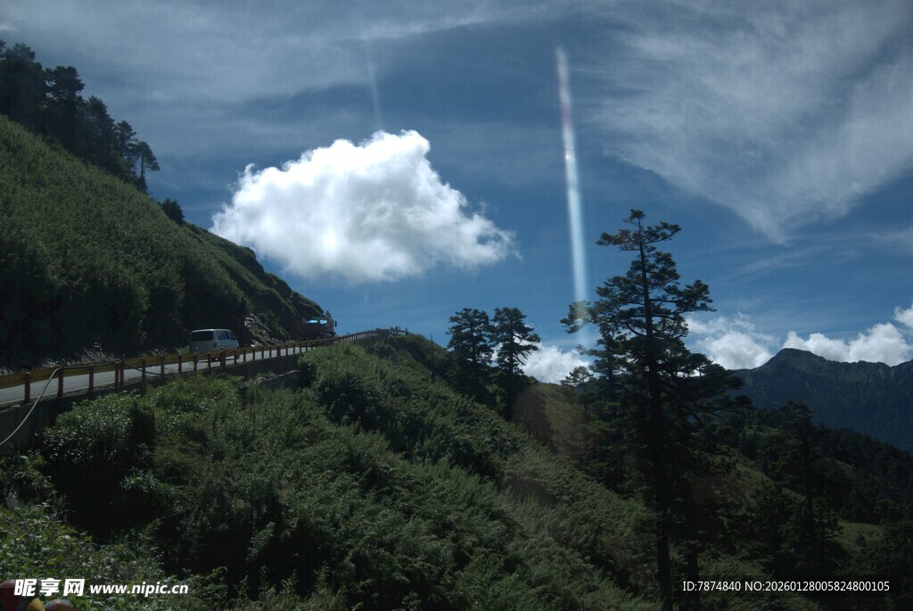 山间公路 天际云线美景
