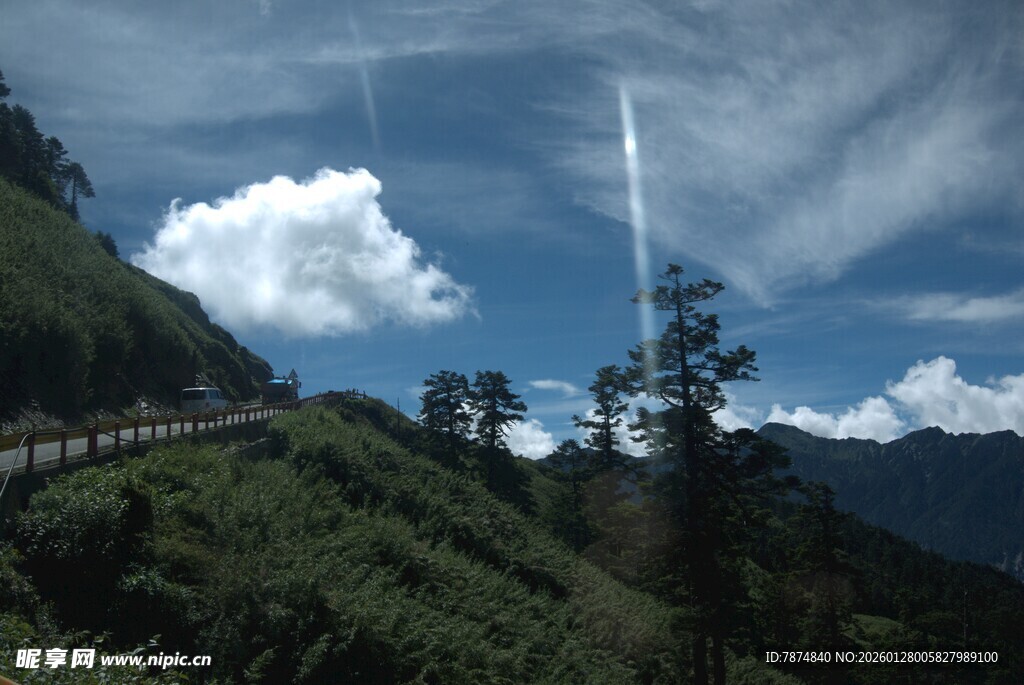 山间公路美景