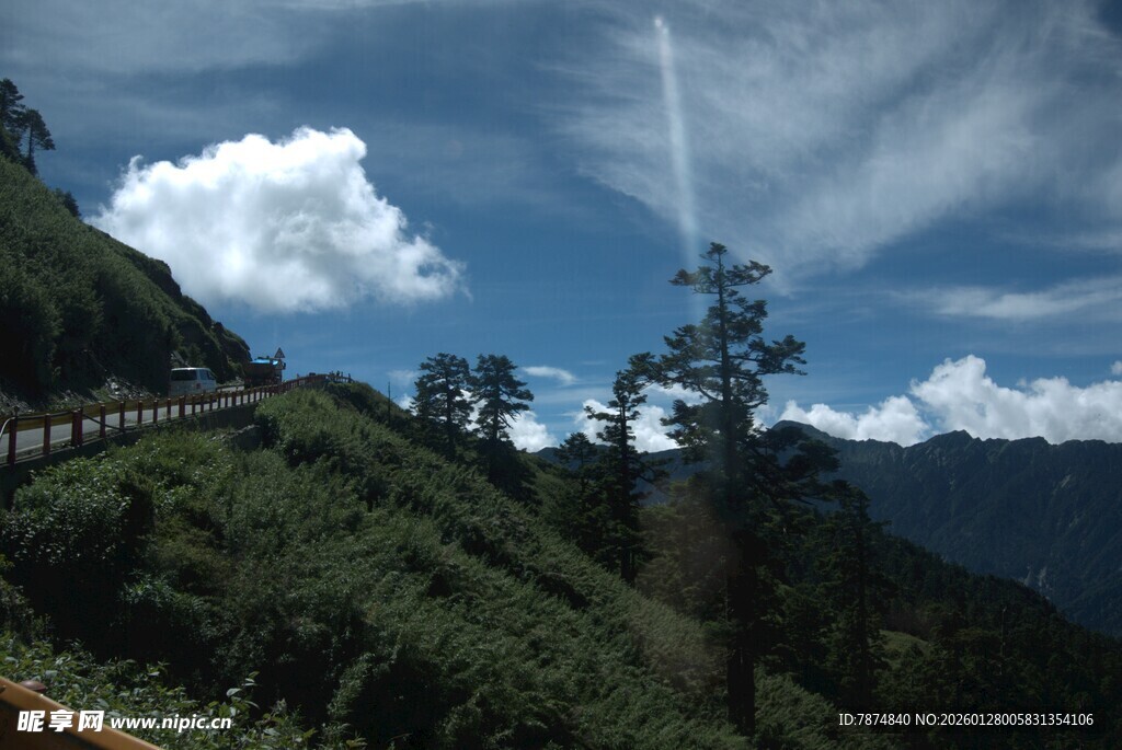 山间公路美景