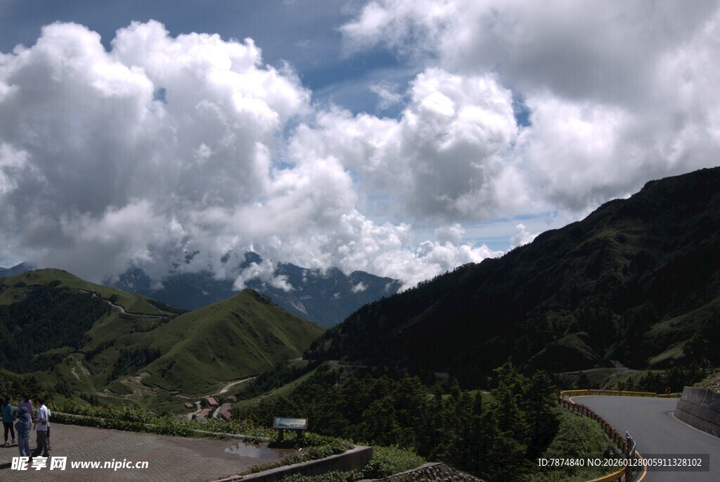 山间公路美景