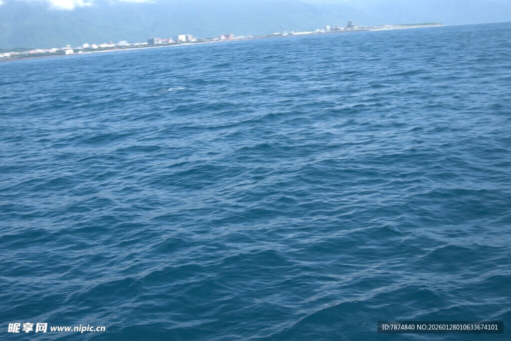 广阔蔚蓝大海远景