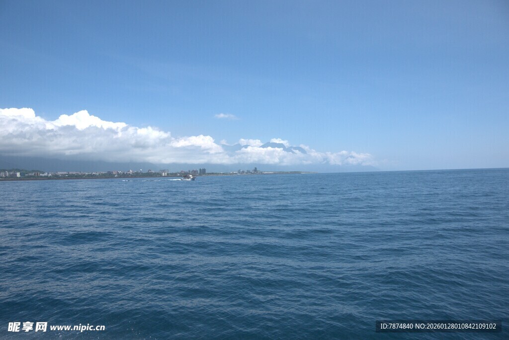 广阔海面与天际线美景
