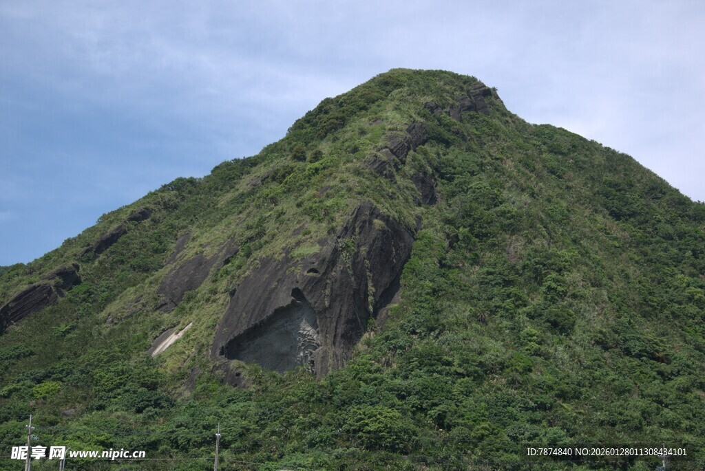 翠绿山峦 尽显自然之美