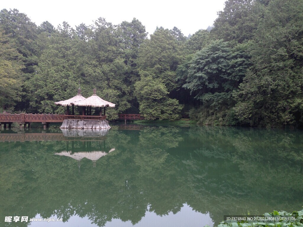 湖畔凉亭 静谧山林水景