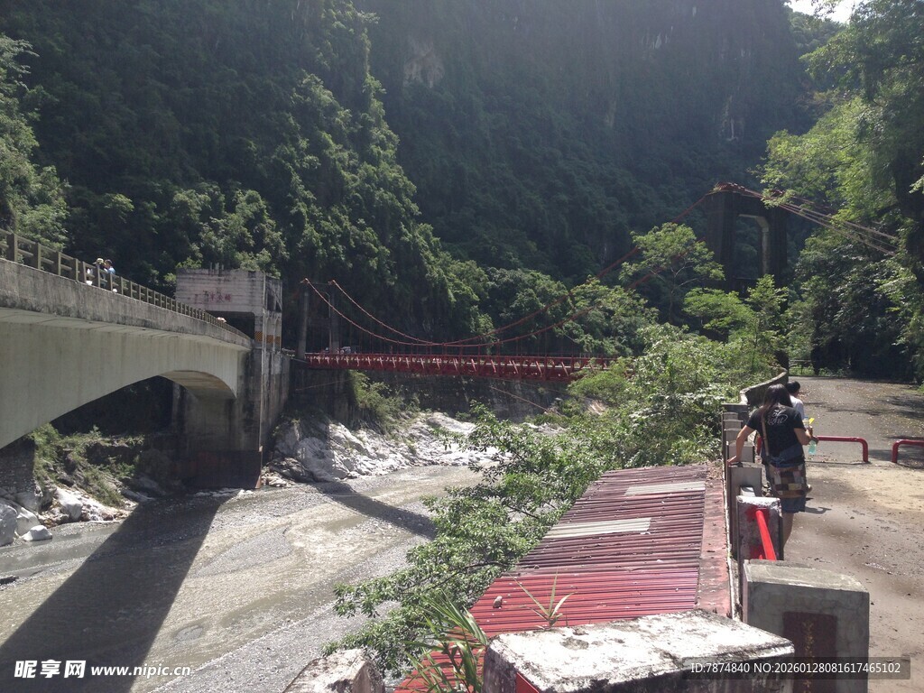 山间施工场景