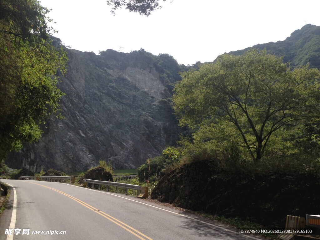 山间公路美景