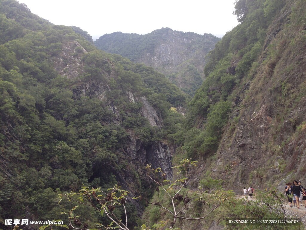 山间徒步美景