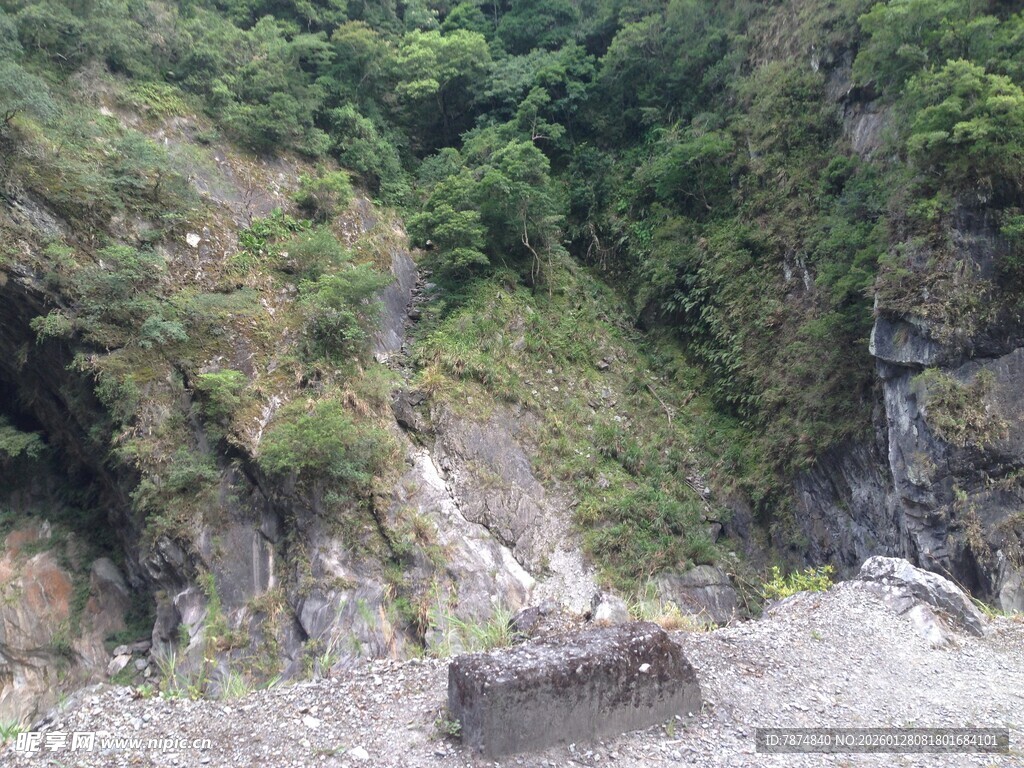 山间峡谷景观