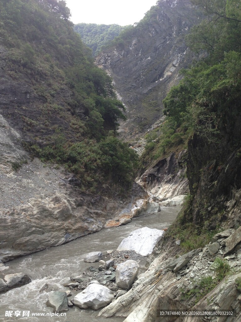 山间河谷景观