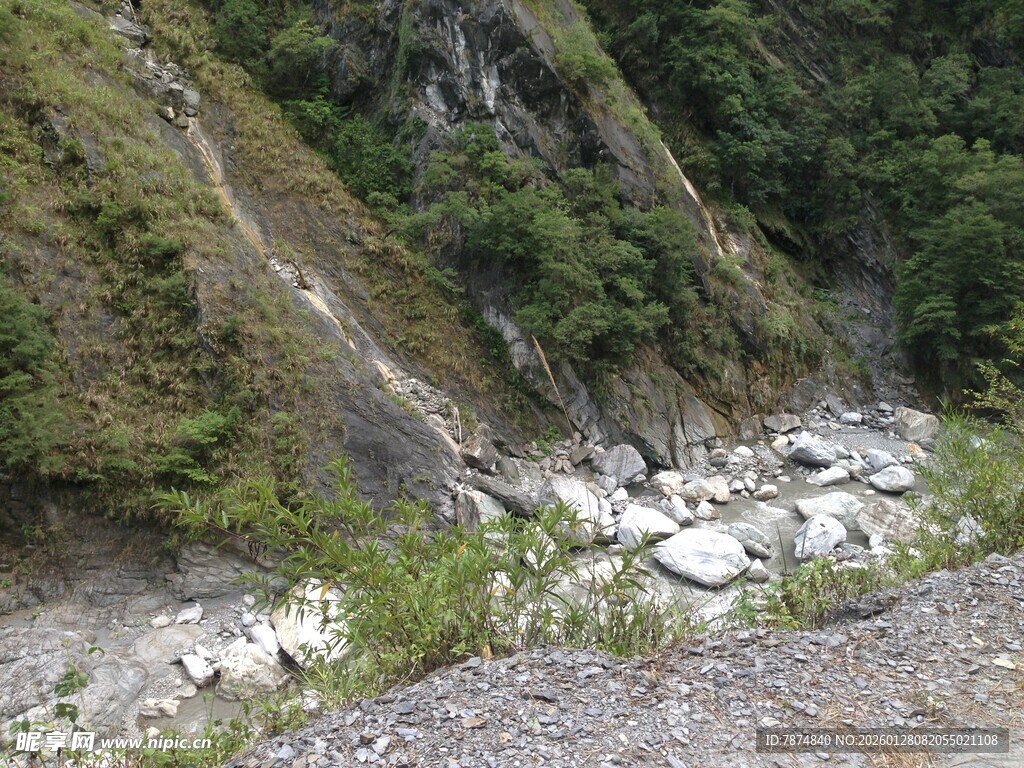 山间河谷风景