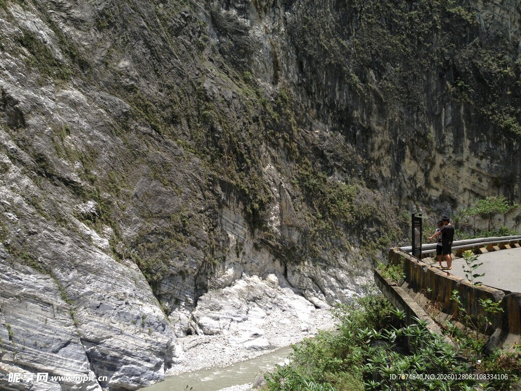 山间峡谷景色