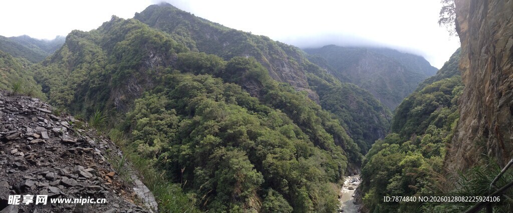 山间翠谷美景