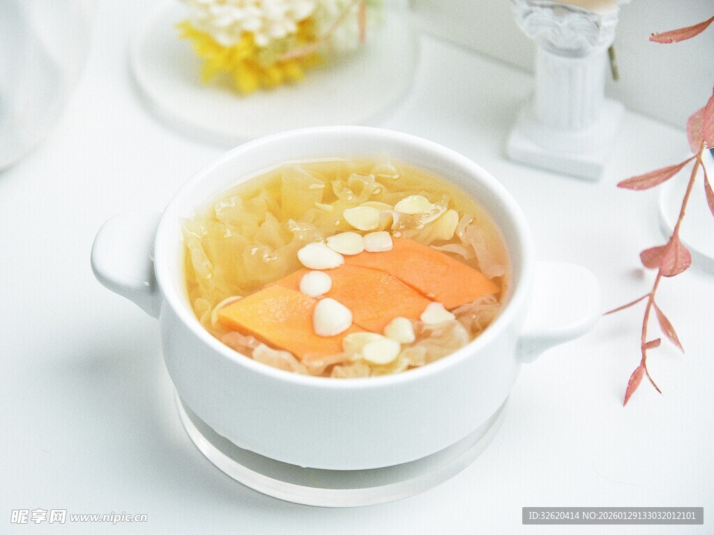 银耳莲子汤