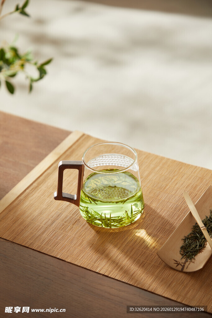 嫩绿新茶