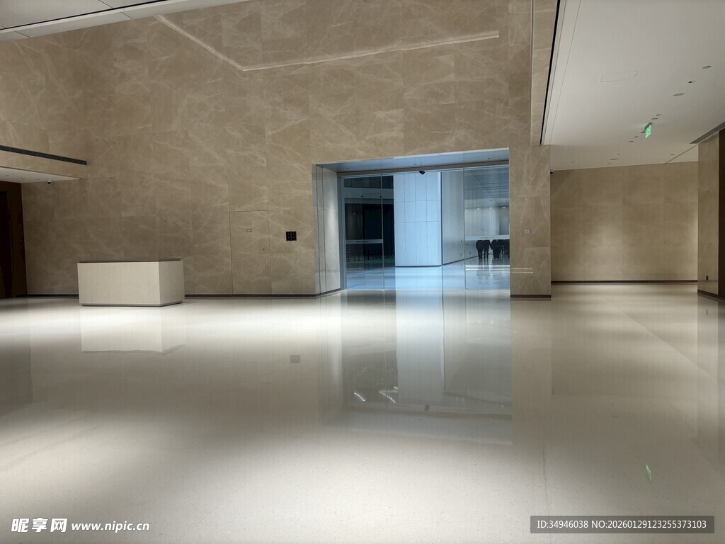 现代简约风格空旷室内空间