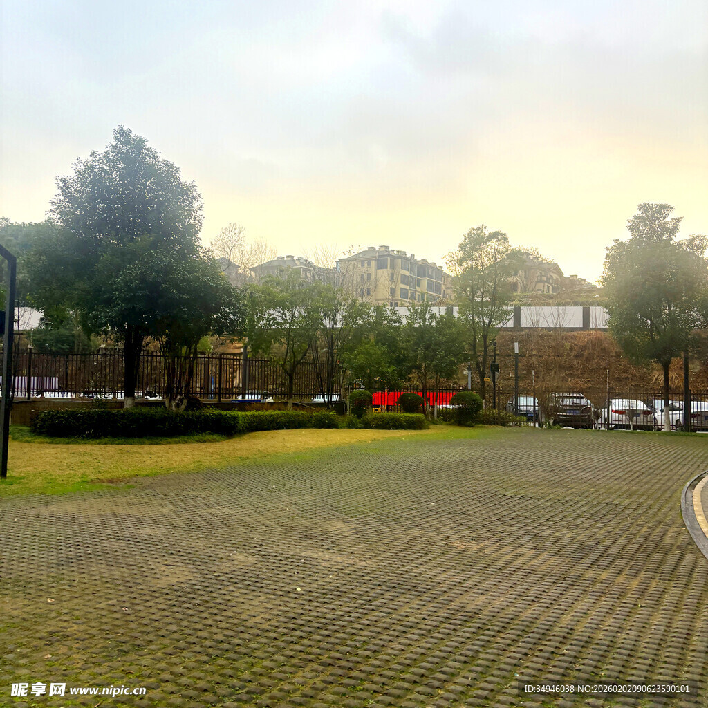 校园操场黄昏美景