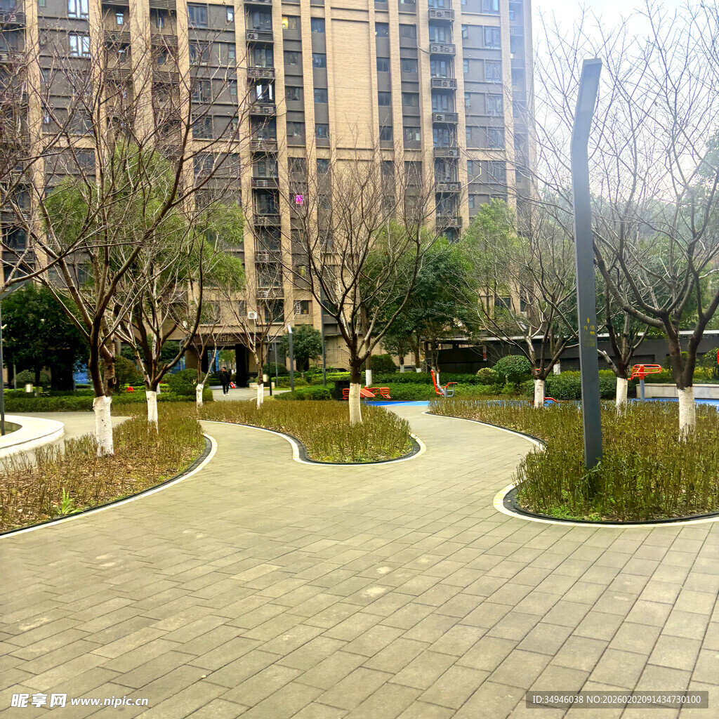 小区内的休闲步道景观