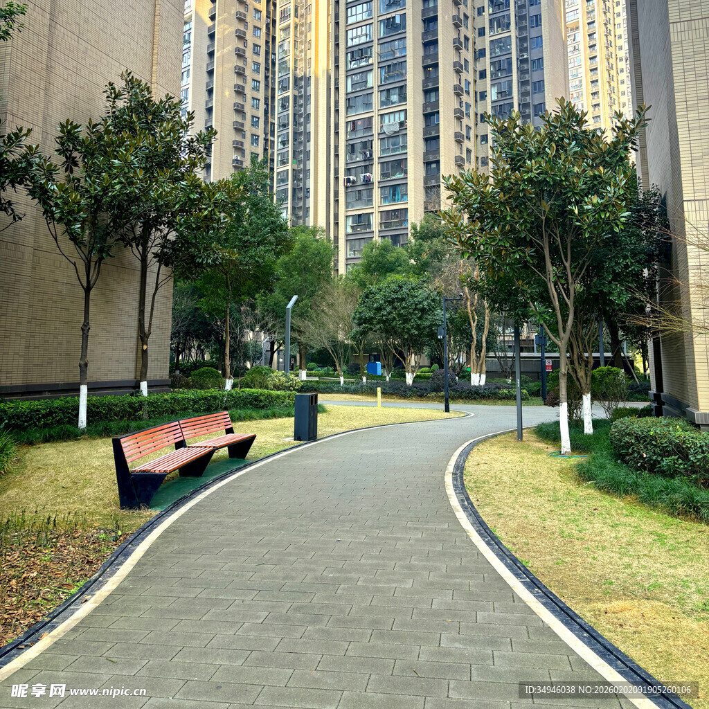 小区内的宁静休闲步道