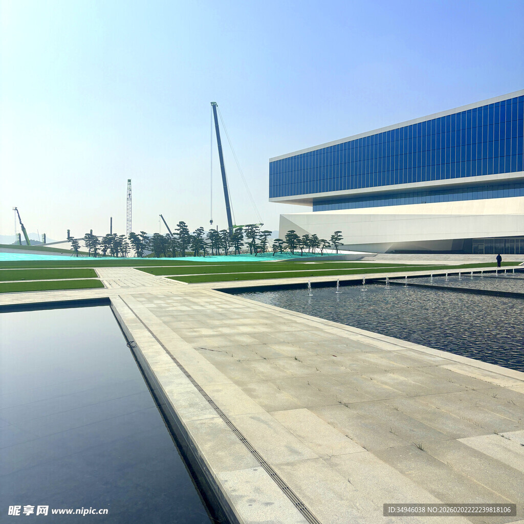 现代简约风格的户外建筑景观